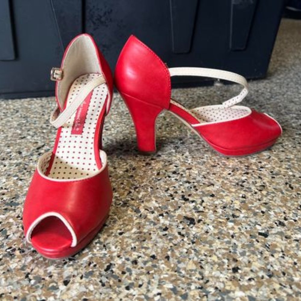 Retro Vintage Red Peep-Toe Heels Size 6.5